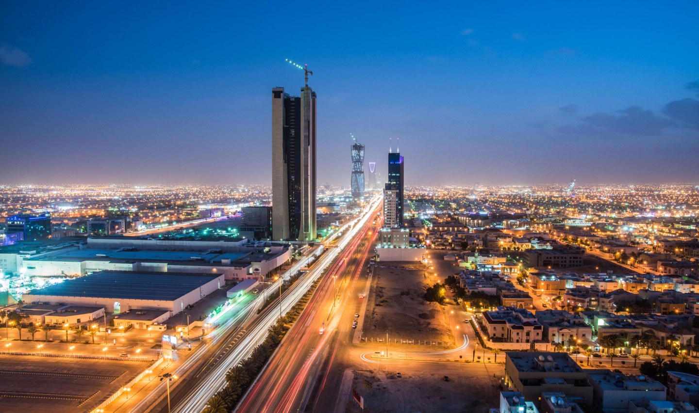 Саудовская аравия картинки. Эр-Рияд Саудовская Аравия. Арабия столица. Столица СОУД Аравия. Эр-Рияд Саудовская Аравия башня Файсалия.